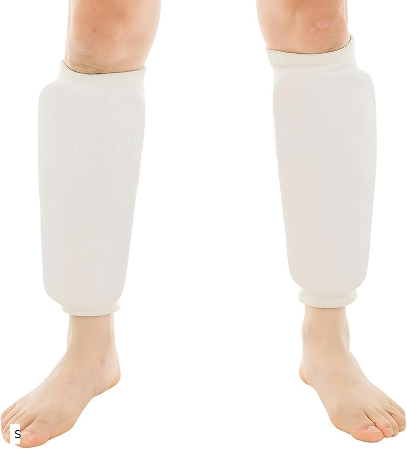 バリエーションコード : 2bupw212y6商品コード2bupwuf024商品名空手 すねサポーター 一組 左右セット ジュニア～大人用 高弾力EVAクッション 洗える 軽量 伸縮フィット 武道 キックボクシング テコンドー 練習用 レッグガードブランドドナリーカラーホワイトサイズ等S「すねを守る、武道家の新定番」 空手やキックボクシング、テコンドーなどの激しい打撃練習に最適なすねサポーターです。軽量で高い衝撃吸収力を誇るEVAクッションを内蔵し、すねを的確に保護します。レッグガード全体がしなやかにフィットし、蹴りの感覚を損なわず自然な動きを実現。長時間のスパーリング用としても快適に使用できます。「通気性と伸縮性を両立した快適構造」 柔らかい綿ニット素材を使用し、通気性と伸縮性を兼ね備えた構造です。汗をかいてもムレにくく、軽量なレッグサポーターとして稽古中も快適な着用感をキープ。膝下全体をやさしく包み込み、しっかりとしたフィット感でズレを防ぎます。「清潔に使える洗える設計」 吸汗性の高い生地とEVAフォームの一体型構造により、洗濯ネットに入れて簡単に洗える設計です。練習後の汗やニオイを残さず、いつでも清潔に保てます。ジュニアやキッズの柔道・空手クラブにもおすすめのレッグプロテクターです。「親子で使える豊富なサイズ展開」 XSからXLまでのフルサイズ展開で、子供から大人まで幅広く対応。特にジュニア・キッズ用は成長期でもしっかりフィットするよう設計されています。家庭での自主トレから道場での本格練習まで、幅広い武道愛好者に選ばれています。「白が映える上品なデザイン」 道場や試合で指定されることの多い白の防具デザイン。清潔感のある見た目と機能性を両立し、空手・テコンドー・キックボクシングなどあらゆる格闘技のスタイルにマッチします。軽さ・吸収性・保護性能を高次元で融合したレガースとして、あなたの打撃フォームをさらに美しく導きます。「素材」EVAフォーム、綿ニット※ 他ネットショップでも併売しているため、ご注文後に在庫切れとなる場合があります。予めご了承ください。※ 品薄または希少等の理由により、参考価格よりも高い価格で販売されている場合があります。ご注文の際には必ず販売価格をご確認ください。※ 沖縄県、離島または一部地域の場合、別途送料の負担をお願いする場合があります。予めご了承ください。※ お使いのモニタにより写真の色が実際の商品の色と異なる場合や、イメージに差異が生じることがあります。予めご了承ください。※ 商品の詳細（カラー・数量・サイズ 等）については、ページ内の商品説明をご確認のうえ、ご注文ください。※ モバイル版・スマホ版ページでは、お使いの端末によっては一部の情報が表示されないことがあります。すべての記載情報をご確認するには、PC版ページをご覧ください。