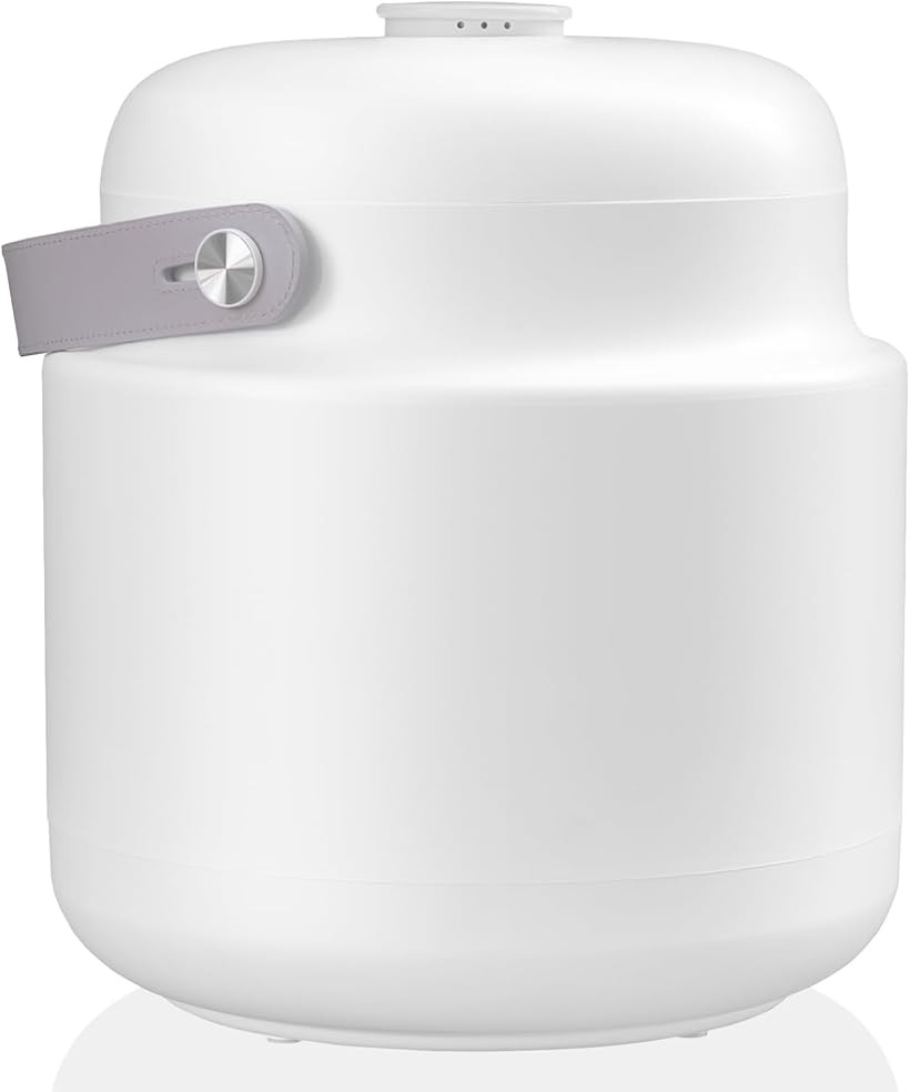 商品コード2buu2ux4jf商品名24時間モニタリング機能付き ReDOME ペットフード用 真空保存容器 全自動 自動脱気 酸化防止 湿気対策 長期保存 犬 猫 USB充電 静音 大容量12Lブランド犬健ラボカラーホワイトサイズ等12L「大容量xスリム設計」約12L収納可能で、ドライフード約5.4kgまで対応「酸化を防ぐ」真空度-25～-27kPa＆24時間自動で再脱気「こだわりの素材」80℃の外気にも耐える食品グレード樹脂＆シリコン使用「USB充電で簡単操作」コードレスでどこでも置ける、静音＆省スペース設計「袋のままでもOK」フードを直接でも袋ごとでも保存できる自由設計※ 他ネットショップでも併売しているため、ご注文後に在庫切れとなる場合があります。予めご了承ください。※ 品薄または希少等の理由により、参考価格よりも高い価格で販売されている場合があります。ご注文の際には必ず販売価格をご確認ください。※ 沖縄県、離島または一部地域の場合、別途送料の負担をお願いする場合があります。予めご了承ください。※ お使いのモニタにより写真の色が実際の商品の色と異なる場合や、イメージに差異が生じることがあります。予めご了承ください。※ 商品の詳細（カラー・数量・サイズ 等）については、ページ内の商品説明をご確認のうえ、ご注文ください。※ モバイル版・スマホ版ページでは、お使いの端末によっては一部の情報が表示されないことがあります。すべての記載情報をご確認するには、PC版ページをご覧ください。ReDOME（リドーム）は、大切なペットのフードの鮮度を守るために開発された自動真空保存容器です。24時間自動で再脱気し、常に真空状態（-25～-27kPa）を維持。フードの酸化や湿気、ニオイ移りを防ぎます。12Lの大容量で最大約5kg前後のドライフードに対応。袋のままでも、直接保存でも使用可能（直接保存の方が効果的）。容器本体はステンレスではなく、あえてシリコン＆樹脂素材を採用。軽量で扱いやすく、外気80℃までの耐熱性があり、湿度変化にも強い食品グレード素材です。USB充電式で動作音も静か。見た目が似ている容器が出回っていますが、ReDOMEは真空スピード・内部コーティング・自動再脱気機能の3点を改良したオリジナル設計。ペットの健康を第一に考える方に選ばれている次世代の真空保存容器です。