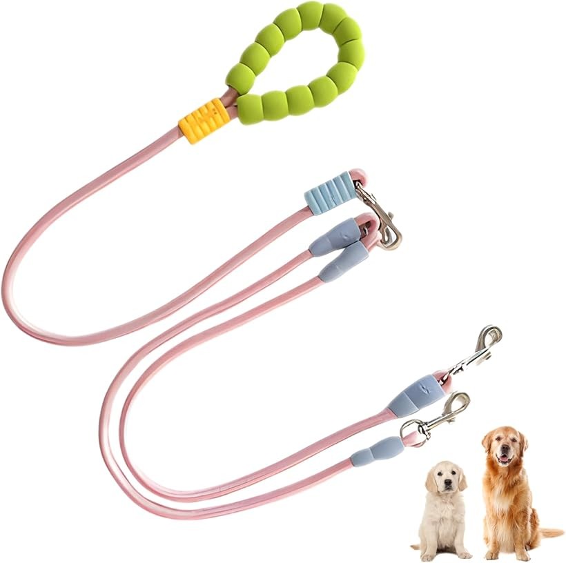 バリエーションコード : 2bry3rv13h商品コード2bry32f4jw商品名犬リード 2頭引き 多頭飼い 散歩用 ダブルリードブランドSakuraLovely8カラーピンク「ふわふわ握り心地の柔らかハンドル」長時間の散歩でも手が痛くなりにくい柔らかハンドルを採用し、毎日の散歩を快適にサポートします。程よいクッション性が握り疲れを防ぎ、飼い主様の負担を軽減します。「強くて切れにくい丈夫なロープ設計」太めの直径1cmロープを使用した耐久仕様で、元気に引っ張るワンちゃんでも安心。摩耗に強い素材を採用しているため屋外使用にも適しており、長くお使いいただけます。「2匹同時に使えるダブルリード」2匹を同時にリードでき、散歩中の絡まりを抑える設計で多頭飼いの方に最適。回転式ジョイントで自由に動き回ってもスムーズで、多頭散歩をもっと快適で楽しい時間にします。「製品仕様」メインリード：直径1cmx80cm、サブリード：直径1cmx70cm、重量：250g、カラー：ピンク・グレー。軽量で扱いやすく、小型犬・中型犬の多頭散歩に適したバランス設計となっています。＊当商品は、持続可能な社会の実現に向けたSDGsの取り組みの一環として、簡易包装でお届けいたします。過剰な梱包材を使用せず、必要最低限の資材で丁寧にお包みすることで、ゴミの削減と環境負荷の軽減を目指しています。お客様のご理解とご協力に感謝いたします。※ 他ネットショップでも併売しているため、ご注文後に在庫切れとなる場合があります。予めご了承ください。※ 品薄または希少等の理由により、参考価格よりも高い価格で販売されている場合があります。ご注文の際には必ず販売価格をご確認ください。※ 沖縄県、離島または一部地域の場合、別途送料の負担をお願いする場合があります。予めご了承ください。※ お使いのモニタにより写真の色が実際の商品の色と異なる場合や、イメージに差異が生じることがあります。予めご了承ください。※ 商品の詳細（カラー・数量・サイズ 等）については、ページ内の商品説明をご確認のうえ、ご注文ください。※ モバイル版・スマホ版ページでは、お使いの端末によっては一部の情報が表示されないことがあります。すべての記載情報をご確認するには、PC版ページをご覧ください。