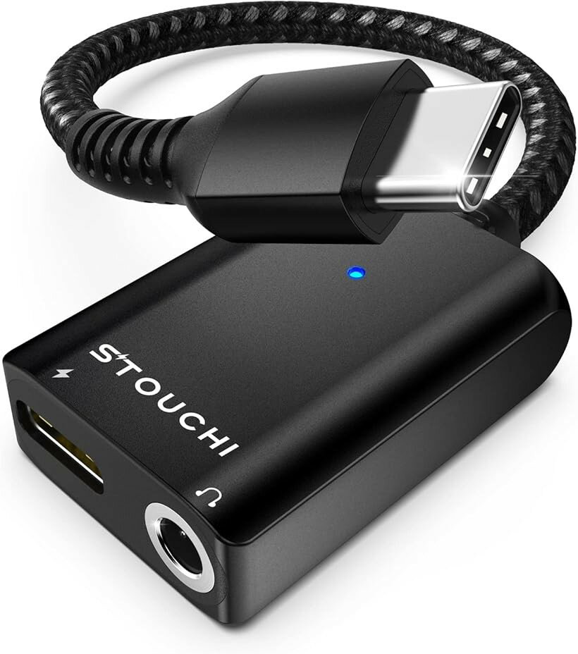 バリエーションコード : 2b2kf26wy8商品コード2b2v4l210r商品名USB Type C to 3.5mm イヤホン変換アダプター 2in1 DAC搭載 24bit/96kHz Hi-Fi音質 30W高速充電PD/QC対応 幅広い交換性 高耐久編組ナイロンケーブルブランドStouchiカラーブラック「2in1＆高質感」本製品はType C規格に対応したイヤホンジャック変換プラグです。スマホやパソコンやタブレットに挿入して、イヤホンで音楽鑑賞やビデオ視聴やゲームをしながら急速充電できます。イヤホンに付いているリモコンやマイクを使用して音楽の再生・停止や電話応答や音量調節などをワンタッチで行えます。本体には高耐久編組ナイロンケーブル素材や良質なアルミ合金を採用しています。摩耗を気にせずに長期間安心して使えます。また、3.5mmイヤホンジャックとType Cポートは同じ側に設計されて、充電ポートが緩みにくく、充電がより安定します。「幅広い互換性」iPhone17/16/15シリーズ、iPad Pro 12.9インチ 第5/4/3世代、iPad Pro 11インチ 第3/2/1世代、iPad Air 第5/4世代、iPad Mini 第6世代、MacBook Air/Pro、AndroidなどほとんどのType C端子を備えたスマートデバイスと互換性があります。「急速充電」Type C端子はUSB PD高速充電規格に対応し、最大約30W（9V・3A）の出力で安定的に電力を供給できます。急いで外出しなければならないときや、外出先で素早く充電したいときに活躍します。「ハイレゾロスレス」最大解像度 24 ビット・96kHz。内蔵された高品質な「DAC処理チップ」と「Hi-Fiチップ」は、音声のロスを最小限に抑えながら、デジタルオーディオを変換して高音質の音楽を楽しむことができます。補助ケーブルはOFC銅線を採用しています。出力した音質を劣化させずに、安定して送信できます。このUSB Type C イヤホン変換アダプタは本体の重量は20gと軽くて、収納しやすくて外出先へ気軽に持ち運び便利です。※ 他ネットショップでも併売しているため、ご注文後に在庫切れとなる場合があります。予めご了承ください。※ 品薄または希少等の理由により、参考価格よりも高い価格で販売されている場合があります。ご注文の際には必ず販売価格をご確認ください。※ 沖縄県、離島または一部地域の場合、別途送料の負担をお願いする場合があります。予めご了承ください。※ お使いのモニタにより写真の色が実際の商品の色と異なる場合や、イメージに差異が生じることがあります。予めご了承ください。※ 商品の詳細（カラー・数量・サイズ 等）については、ページ内の商品説明をご確認のうえ、ご注文ください。※ モバイル版・スマホ版ページでは、お使いの端末によっては一部の情報が表示されないことがあります。すべての記載情報をご確認するには、PC版ページをご覧ください。