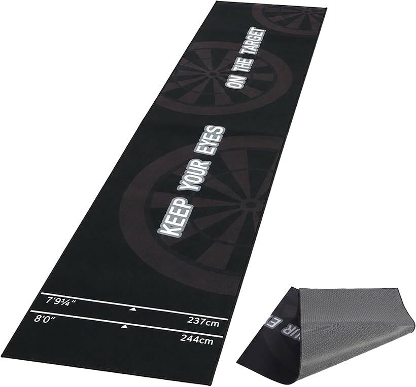 バリエーションコード : 2br11d8nrf商品コード2bro30jurl商品名ダーツマット スローライン付き 260cm 公式距離対応 約6mm厚 1.7kg 静音 滑り止め 床保護 ダーツ練習用ブランドPURUMACAカラーブラックxホワイトデザインサイズ等長さ260cm、幅60cm、厚さ0.6cm「公式距離244cmスローライン付き｜大会基準で練習」 ソフトダーツ公式基準244cmラインを正確に印刷。敷くだけで本格的な練習環境を自宅に再現できます。「約6mm厚 x 重量約1.7kgの高安定設計」 一般的な薄型マットとは異なり、約6mmの厚みと1.7kgの重量感。床をしっかり保護し、ズレにくく安定した足元を実現します。「幅60cmワイド＆全面滑り止め加工」 横幅60cmでゆとりあるスタンスを確保。裏面全面シリコン加工でプレイ中のズレを防止します。「260cmコンパクト設計｜設置しやすい」 297cmタイプより扱いやすい260cm設計。ワンルームやマンションでも使いやすい省スペース仕様。「床キズ防止＆防音対策」 クッション構造がミスダーツの衝撃を吸収。落下音も軽減し、集合住宅での使用にも配慮。※ 他ネットショップでも併売しているため、ご注文後に在庫切れとなる場合があります。予めご了承ください。※ 品薄または希少等の理由により、参考価格よりも高い価格で販売されている場合があります。ご注文の際には必ず販売価格をご確認ください。※ 沖縄県、離島または一部地域の場合、別途送料の負担をお願いする場合があります。予めご了承ください。※ お使いのモニタにより写真の色が実際の商品の色と異なる場合や、イメージに差異が生じることがあります。予めご了承ください。※ 商品の詳細（カラー・数量・サイズ 等）については、ページ内の商品説明をご確認のうえ、ご注文ください。※ モバイル版・スマホ版ページでは、お使いの端末によっては一部の情報が表示されないことがあります。すべての記載情報をご確認するには、PC版ページをご覧ください。自宅でも、本格的なダーツ練習環境を。「距離が毎回ズレている気がする…」 「床を傷つけたくない…」 「マンションだから音も気になる…」 そんな悩みを解決するために設計されたダーツマットです。