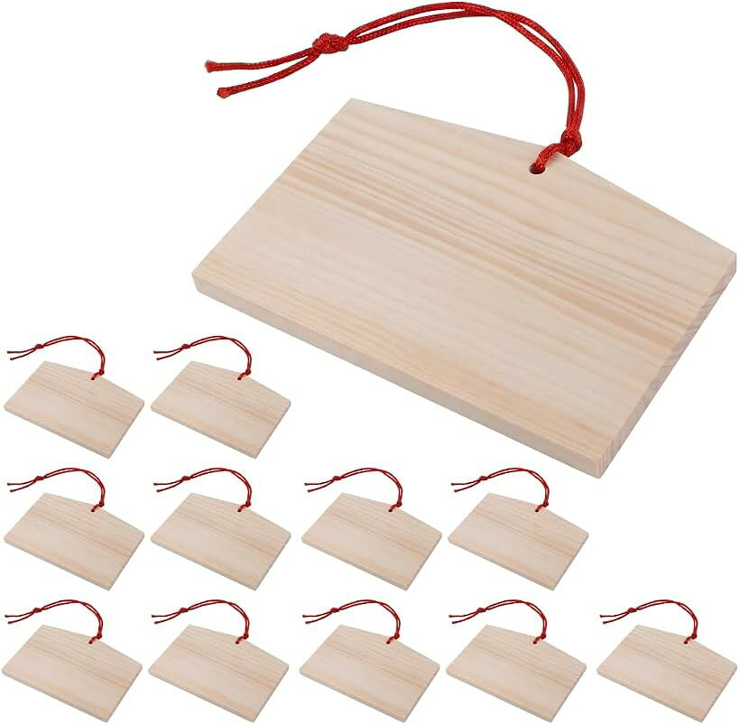 商品コード2bkh6rh3qf商品名絵馬 無地 木製 五角形 紐付き 合格祈願 必勝祈願 神社 手作り 受験 応援グッズ 塾 部活 祈願成就ブランドJUSTVELカラー木サイズ等12個セット「五角形＝合格の縁起物」五角（合格）の形状が受験や資格試験の応援に最適。縁起の良いフォルムで祈願成就を強力に後押しします。「自由に書ける無地デザイン」表面が平滑な天然木を採用。マジックや筆ペンでもにじみにくく寄せ書きやイラストを自由に描けます。「チームを繋ぐ必勝祈願」部活の大会や塾のクラス単位での決起集会にぴったり。メンバー全員で願いを込めて団結力を高めます。「割れにくい頑丈な厚み」厚さ0.6cmのしっかりとした造りでチープさを排除。大切な願いを込める絵馬にふさわしい高品質な仕上がりです。「選べるまとめ買いセット」用途に合わせて12個入りと24個入りをご用意。大人数への配布やイベント行事にもコストパフォーマンス抜群です。「当ブランドオリジナルパッケージで発送」日本ブランド「JUSTVEL」が印字されたオリジナルパッケージに包んでお客様の元へ大切にお届け致します。※ 他ネットショップでも併売しているため、ご注文後に在庫切れとなる場合があります。予めご了承ください。※ 品薄または希少等の理由により、参考価格よりも高い価格で販売されている場合があります。ご注文の際には必ず販売価格をご確認ください。※ 沖縄県、離島または一部地域の場合、別途送料の負担をお願いする場合があります。予めご了承ください。※ お使いのモニタにより写真の色が実際の商品の色と異なる場合や、イメージに差異が生じることがあります。予めご了承ください。※ 商品の詳細（カラー・数量・サイズ 等）については、ページ内の商品説明をご確認のうえ、ご注文ください。※ モバイル版・スマホ版ページでは、お使いの端末によっては一部の情報が表示されないことがあります。すべての記載情報をご確認するには、PC版ページをご覧ください。