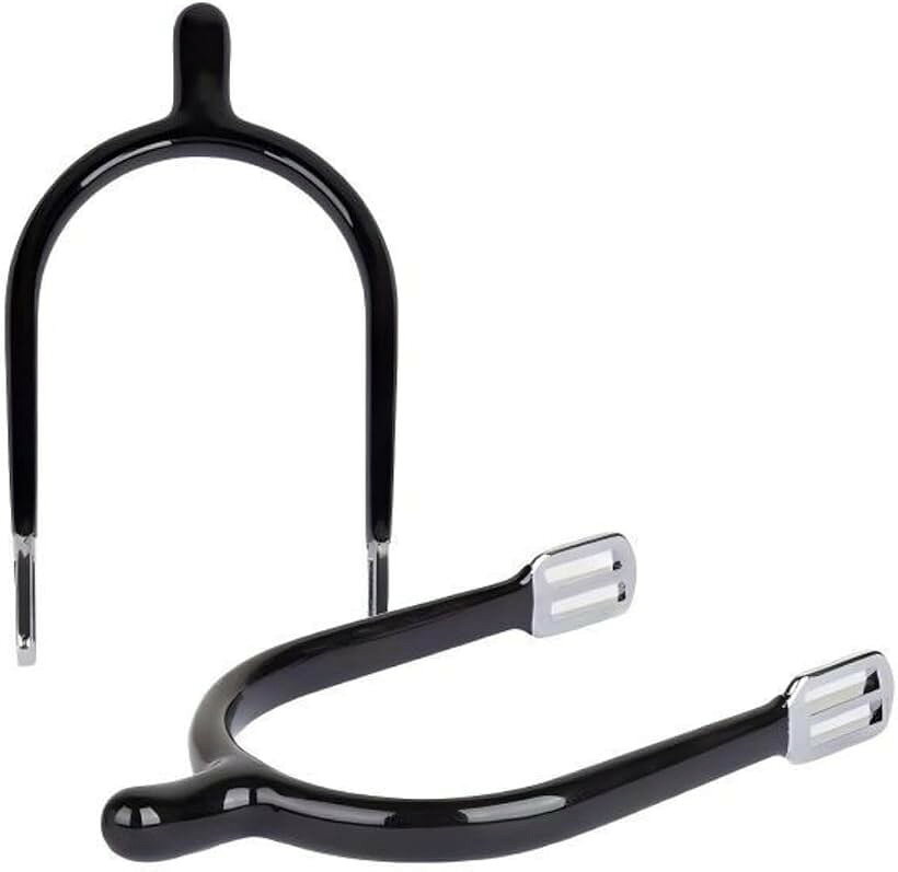 商品コード2bk92tffjj商品名乗馬用拍車 丸型ネック 左右2個入り ストラップ付 レッスン練習用ブランドCOZENTA馬に配慮した丸み形状：ネック部分は丸みを帯びた形状を採用し、馬の腹部への当たりがマイルドになるよう配慮しました。装具を初めて使う方でも過度な刺激を与えてしまう不安を和らげ、落ち着いた騎乗をサポートします。強い扶助を必要とする場面には適さない場合があります。的確な合図の伝達を補助：脚の動きや扶助を馬へ伝えるための補助具として機能します。脚だけでは伝わりにくい細かな指示も明確にしやすく、向上心を持ってレッスンに臨むライダーのステップアップを後押しします。馬の体調や性格を確認し、指導者の指示に従ってご使用ください。脚元に馴染む配色：手持ちの黒いレザーブーツに装着しても目立ちすぎず、脚元を落ち着いた印象に保つ色合いです。汚れも目立ちにくく仕上げています（＊すべての汚れや傷を完全に防ぐものではありません）。長さ調整できる固定具：足やブーツの太さに合わせて長さを調整できる専用ストラップが付属します。騎乗中に位置がずれたり外れたりする懸念を軽減し、安定した装着感をサポートします。使用前にストラップの摩耗やバックルの緩みがないか必ず点検してください。左右2個で練習用に：乗馬教室でより細やかな操作を求められる場面での使用に向いた仕様です。両足分1セット（2個）でお届けし、馬とのコミュニケーションを深めたい初級者から中級者の方に向けた乗馬用の補助具です。※ 他ネットショップでも併売しているため、ご注文後に在庫切れとなる場合があります。予めご了承ください。※ 品薄または希少等の理由により、参考価格よりも高い価格で販売されている場合があります。ご注文の際には必ず販売価格をご確認ください。※ 沖縄県、離島または一部地域の場合、別途送料の負担をお願いする場合があります。予めご了承ください。※ お使いのモニタにより写真の色が実際の商品の色と異なる場合や、イメージに差異が生じることがあります。予めご了承ください。※ 商品の詳細（カラー・数量・サイズ 等）については、ページ内の商品説明をご確認のうえ、ご注文ください。※ モバイル版・スマホ版ページでは、お使いの端末によっては一部の情報が表示されないことがあります。すべての記載情報をご確認するには、PC版ページをご覧ください。「商品のハイライト」 本体サイズ：幅7.2x高さ14cm、付属ベルト：幅1.6x長さ50cm、入数：両足分1セット（2個）、素材：金属、初級者から中級者のステップアップ向け、使用前に留め具の緩みや摩耗を点検