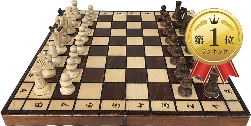 商品コード2b69vf94q2商品名ポーランド製 ハンドメイド・チェスセット Wegiel Chess Royal / King's 36 ロイヤル36ブランドTSマネジメント・ポーランドの老舗、世界的チェスメーカーWegiel製品を日本総代理の(株)TSマネジメントがお届けします。・初めての方にも分かりやすい、日本語説明書付き。・Royalはカジュアルにチェスを楽しめる、プレゼントにも最適な商品です。・アンバサダー・セネターより小ぶりで、扱いやすいです。他のシリーズ同様100%手作りで、丁寧に仕上げられています。・サイズ：36 x 18 x 4cm、重さ：0.8kg※ 他ネットショップでも併売しているため、ご注文後に在庫切れとなる場合があります。予めご了承ください。※ 品薄または希少等の理由により、参考価格よりも高い価格で販売されている場合があります。ご注文の際には必ず販売価格をご確認ください。※ 沖縄県、離島または一部地域の場合、別途送料の負担をお願いする場合があります。予めご了承ください。※ お使いのモニタにより写真の色が実際の商品の色と異なる場合や、イメージに差異が生じることがあります。予めご了承ください。※ 商品の詳細（カラー・数量・サイズ 等）については、ページ内の商品説明をご確認のうえ、ご注文ください。※ モバイル版・スマホ版ページでは、お使いの端末によっては一部の情報が表示されないことがあります。すべての記載情報をご確認するには、PC版ページをご覧ください。職人による丁寧な加工職人が素材に合わせて丁寧に加工します。木の性質を熟知した職人ならではの手際。熟練した成形技術ベテラン技師たちが、ひとつひとつ丁寧に成形していきます。想いを込めて職人一人ひとりが、自分の子供を育てるように丁寧にチェスを仕上げていきます。WEGIEL1964年設立以来、数多くのプロ選手にも続けてきたポーランドのチェスメーカー。世界大会や各公式戦でも採用されています。選び抜かれた素材と熟練の職人技を提供し続けるWegiel社は、世界中の人々に愛されるチェスを作り続けています。