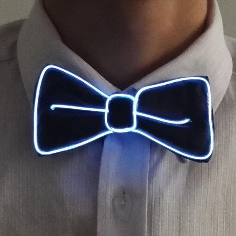 光る蝶ネクタイ ライトアップ LED 点灯 ホワイト (ホワイト)