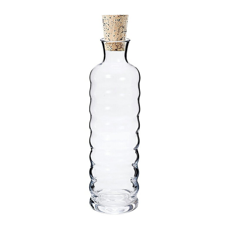 サイズ φ7.6xH25cm　720ml 素材 硝子/コルク 生産地 - 備考 - 吹きガラスで作ったガラスのボトル。ミネラルウォータ−などの清潔感がより引き立つ優美なボトルです。コルクは天然コルク製を使用しておりますので、コルクによる無駄な匂いが出ず日常使いに使用できる手作りのガラスボトルです。吹きガラス 吹きガラスで作ったガラスのボトル。ミネラルウォータ−などの清潔感がより引き立つ優美なボトルです。コルクは天然コルク製を使用しておりますので、コルクによる無駄な匂いが出ず日常使いに使用できる手作りのガラスボトルです。
