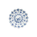 染付梅散らし文 菊型手塩皿 <和食器 / 有田焼 / 小皿 / 豆皿 / おもてなし / 正月 / 端午の節句>