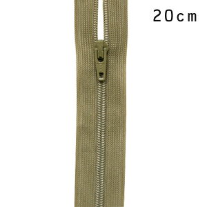 ●樹脂ファスナー●用途：衣料（上着の前立てなど）【商品の詳細】エレメント（ファスナーのかみ合う部分）がコイル状になっているオープンファスナーです。ポリエステルなどの樹脂を材質としており、連続エレメントであるため、柔軟性があるのが特徴です。スライダーを1番下まで下ろすことで、左右のテープを離すことが出来ます。オープンファスナーの中ではサイズが1番小さいものになりますので、ファスナーをあまり目立たせたくない場合におすすめです。＜ご注意＞・ご購入頂く生地などの色に合わせて、ファスナーをお選びするサービスは行っておりません。ご要望頂きましても、システムの都合上ご対応出来かねますので、何卒ご了承下さいませ。・オンラインショップにおきましては、ファスナーの長さ調節は出来ませんので予めご了承下さいませ。【ご注文前に必ずお読み下さい】・表示価格は1本の価格です。・製造ロット、ご覧になるディスプレイや視覚環境により、実際のカラーと異なる場合がございます。・当社の他オンラインショップと在庫を共有しており、注文が確定しても完売・欠品の場合があります。予めご了承下さい。