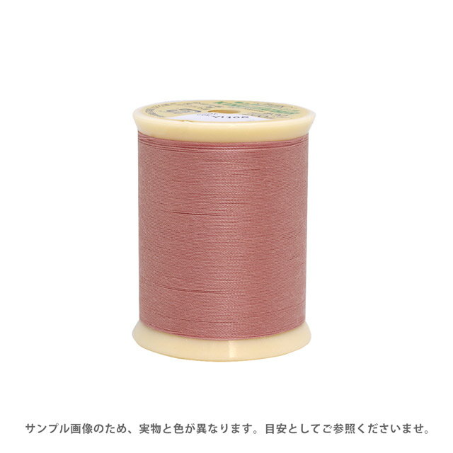 ●素材：ポリエステル100％●長さ：200m巻き●ミシン針：14〜16号【商品の詳細】縫いやすさと縫いあがりの美しさを兼ね備えた合成皮革・皮革に適したミシン糸です。レザークラフト用におすすめです。【誠に恐れ入りますが、下記をご了承の上ご注文ください。】・当社物流システムの都合上、生地と糸の色合わせやご相談は一切承っておりません。・画像のお色はディスプレイや視覚環境等により、実際の色とはかなり誤差がある場合がございます。必ず商品名の色番号と番手（糸の太さ）をご確認の上、ご注文くださいませ。・お手持ちの生地に合う色をお探しの場合は、色見本帳にてご確認いただく事をおすすめ致します。・オカダヤが運営する他の店舗と在庫を共有しており、ご注文が確定しても完売・欠品状態である場合がございますので、予めご了承下さいませ。