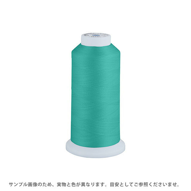 ●素材：ポリエステル100％●長さ：3000m巻き※大容量タイプ/工業用ミシン糸【商品の詳細】光沢感と細くても強度のあるポリエステル100%のフィラメント糸です。スポーツウェアや、その他服地などの縫製にご利用いただけます。縫製工場など工業用としておすすめの大容量3000m巻きタイプです。【誠に恐れ入りますが、下記をご了承の上ご注文ください。】・当社物流システムの都合上、生地と糸の色合わせやご相談は一切承っておりません。・画像のお色はディスプレイや視覚環境等により、実際の色とはかなり誤差がある場合がございます。あくまで目安としてご参照ください。・必ず商品名の色番号と番手（糸の太さ）をご確認の上、ご注文くださいませ。・お手持ちの生地に合う色をお探しの場合は、色見本帳にてご確認いただく事をおすすめ致します。・当社の他オンラインショップと在庫を共有しており、注文が確定しても完売・欠品の場合があります。予めご了承下さい。