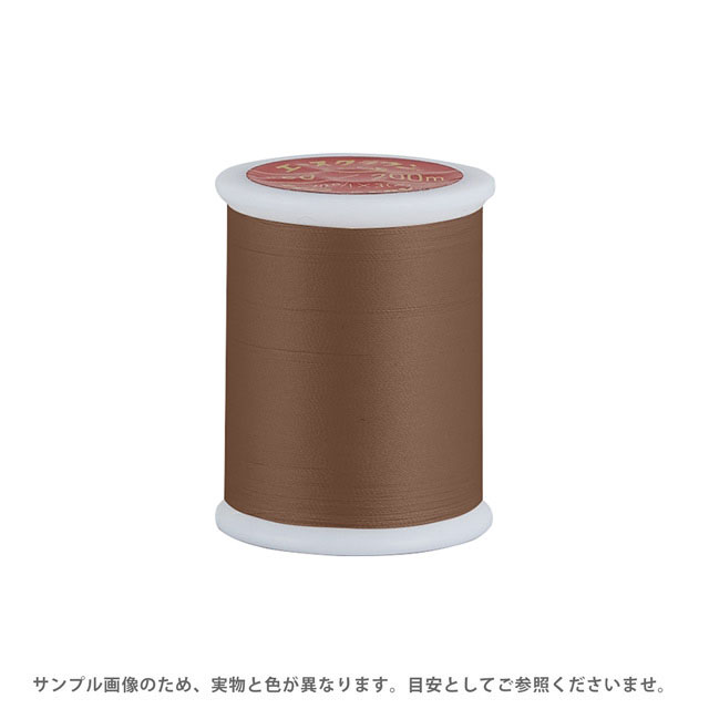 ●素材：ポリエステル100％●長さ：200m巻き【商品の詳細】光沢感と細くても強度のあるポリエステル100%のフィラメント糸です。スポーツウェアや、その他服地などの縫製にご利用いただけます。ご家庭でも使いやすい少量の200m巻きです。【誠に恐れ入りますが、下記をご了承の上ご注文ください。】・当社物流システムの都合上、生地と糸の色合わせやご相談は一切承っておりません。・画像のお色はディスプレイや視覚環境等により、実際の色とはかなり誤差がある場合がございます。あくまで目安としてご参照ください。・必ず商品名の色番号と番手（糸の太さ）をご確認の上、ご注文くださいませ。・お手持ちの生地に合う色をお探しの場合は、色見本帳にてご確認いただく事をおすすめ致します。・当社の他オンラインショップと在庫を共有しており、注文が確定しても完売・欠品の場合があります。予めご了承下さい。