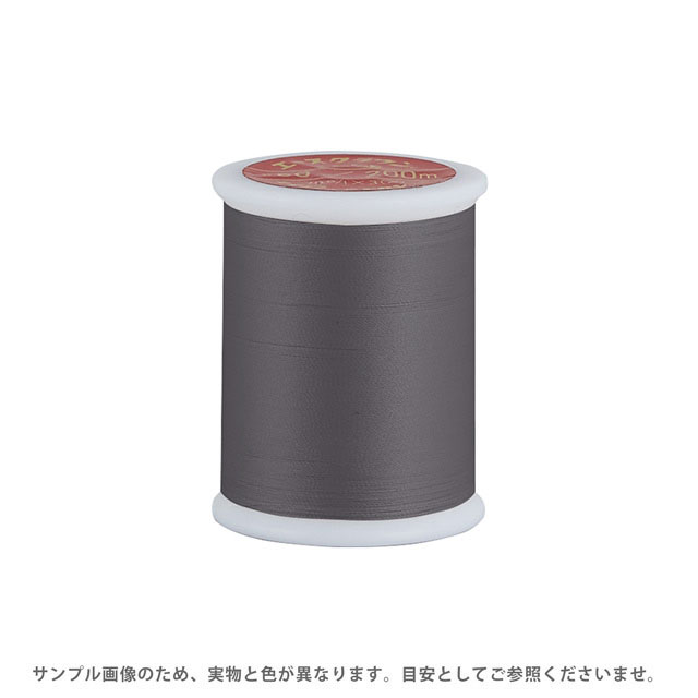 ●素材：ポリエステル100％●長さ：200m巻き【商品の詳細】光沢感と細くても強度のあるポリエステル100%のフィラメント糸です。スポーツウェアや、その他服地などの縫製にご利用いただけます。ご家庭でも使いやすい少量の200m巻きです。【誠に恐れ入りますが、下記をご了承の上ご注文ください。】・当社物流システムの都合上、生地と糸の色合わせやご相談は一切承っておりません。・画像のお色はディスプレイや視覚環境等により、実際の色とはかなり誤差がある場合がございます。あくまで目安としてご参照ください。・必ず商品名の色番号と番手（糸の太さ）をご確認の上、ご注文くださいませ。・お手持ちの生地に合う色をお探しの場合は、色見本帳にてご確認いただく事をおすすめ致します。・当社の他オンラインショップと在庫を共有しており、注文が確定しても完売・欠品の場合があります。予めご了承下さい。