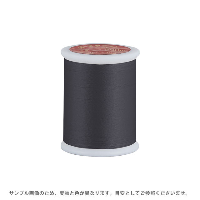 ●素材：ポリエステル100％●長さ：200m巻き【商品の詳細】光沢感と細くても強度のあるポリエステル100%のフィラメント糸です。スポーツウェアや、その他服地などの縫製にご利用いただけます。ご家庭でも使いやすい少量の200m巻きです。【誠に恐れ入りますが、下記をご了承の上ご注文ください。】・当社物流システムの都合上、生地と糸の色合わせやご相談は一切承っておりません。・画像のお色はディスプレイや視覚環境等により、実際の色とはかなり誤差がある場合がございます。あくまで目安としてご参照ください。・必ず商品名の色番号と番手（糸の太さ）をご確認の上、ご注文くださいませ。・お手持ちの生地に合う色をお探しの場合は、色見本帳にてご確認いただく事をおすすめ致します。・当社の他オンラインショップと在庫を共有しており、注文が確定しても完売・欠品の場合があります。予めご了承下さい。