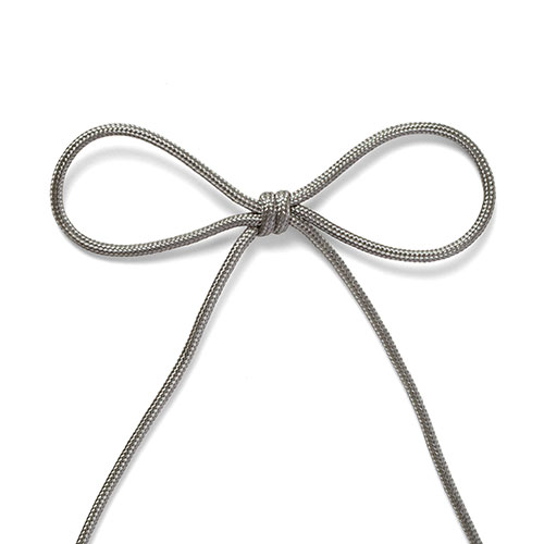 ●素材：レーヨン63％　コットン37％●コードの幅：約 2mm（平置きした時の幅）※製造ロットにより、表記サイズより紐の太さが1mm程度前後する場合がございます。予めご了承くださいませ。【商品の特徴】巾着バッグの口ひも、カーテンのタッセルロープなどにお使い頂けるコード（ひも）です。色数が豊富なので、用途に合わせてお選び頂けます。※ドライクリーニングのみ＜ご注意＞・製造の工程上、1反の中に繋ぎ目が入る事がございます。【ご注文前に必ずお読み下さい】・表示価格は10cmの価格です。・30cmから10cm単位で販売しております。（30cmご希望の場合は、数量「3」と入力して下さい。 例：数量「10」＝幅×長さ1m）・ご覧になるディスプレイ環境などにより、商品画像と実物の色味が異なる場合があります。・生産ロットにより、色味や風合いが変わる場合があります。幅につきましても若干差が生じる場合があります。予めご了承くださいませ。・当社の他オンラインショップと在庫を共有しており、注文が確定しても完売・欠品の場合があります。予めご了承下さい。・カットしてご用意するため、注文キャンセル・数量変更・返品がお受けできません。