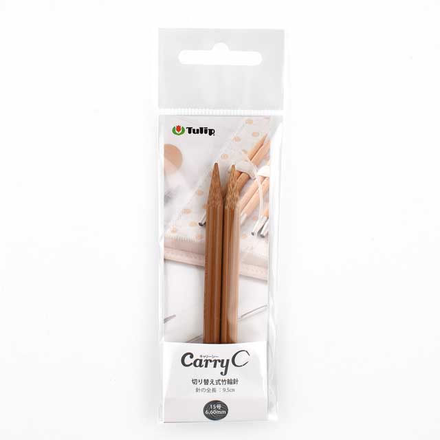 ●素材：竹、スチール、ニッケルめっき●サイズ：15号（針の全長：9.5cm）●内容：1組●生産国：日本●互換性のあるアイテム　キャリーシー　切り替え式竹輪針（CCJA-09〜11、CCJA-50〜60）　キャリーシーロング　切り替え式竹輪針（CCJA-29〜39、CCJA-45〜47）　キャリーエス　切り替え式あみ針コード（CSJA-01）　キャリーシー・キャリーティー　切り替え式あみ針用コード（CCJA-22〜25）　キャリーシーロング　切り替え式あみ針用コード（CCJA-40〜44、CCJA-48〜49）　切り替え式あみ針用ストッパー（CCJA-44）　切り替え式あみ針用アダプター（CCJA-27）※キャリーシーロング　切り替え式あみ針用コード（CCJA-40〜44、CCJA-48〜49）と接続可能ですが、全長はコードの表記サイズより5cm短くなります。【商品の説明】キャリーシーの針です。専用のキャリーシー ロング、キャリーシー、キャリーティーのコードと接続してご使用ください。キャリーシー（針の全長9.5cm）とキャリーシーロング（針の全長12cm）は、ご自身の手の大きさや編み方に合わせて、お好みの針の長さをお選びください。セーターの袖や帽子、スヌードなどの比較的小さな輪編み作品に、キャリーシーがおすすめです。用途に合わせて、針、コード、ストッパー、アダプターを自由自在に付け替えることができる、切り替え式竹針シリーズ。ねじれない、外れない工夫された回転式コード。滑り止め機能付き。接続部分は段差が少なくスムーズな編み心地です。【ご注文前に必ずお読み下さい】・表示価格は1パックの価格です。・ご覧になるディスプレイ環境などにより、商品画像と実物の色味が異なる場合があります。・予告なくパッケージが変更になる場合がございます。・当社の他オンラインショップと在庫を共有しており、注文が確定しても完売・欠品の場合があります。予めご了承下さい。