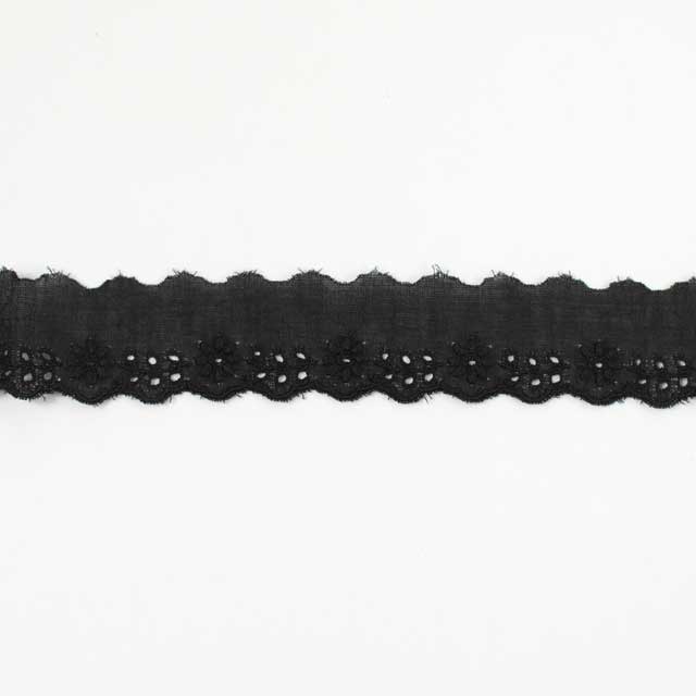 ●素材：綿100％●サイズ：幅約26mm×長さ約1m●入数：1本【商品の説明】綿素材の細幅レースです。洋服や小物の縁取りやアクセサリー、ドール用のお洋服や装飾にもおすすめです。※記載のサイズ幅よりも多少前後する場合がございます。【ご注文前に必ずお読み下さい】・表示価格は1パックの価格です。・ご覧になるディスプレイ環境などにより、商品画像と実物の色味が異なる場合があります。・予告なくパッケージが変更になる場合がございます。・当社の他オンラインショップと在庫を共有しており、注文が確定しても完売・欠品の場合があります。予めご了承下さい。