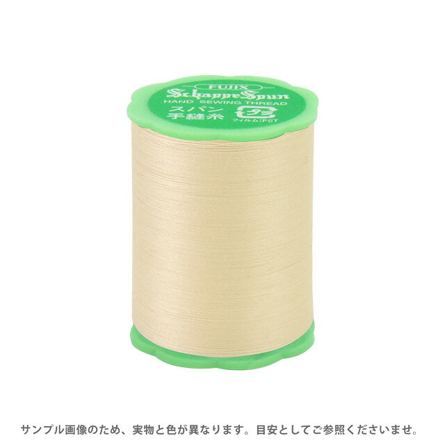 ●素材：ポリエステル100%●長さ：50m巻き●針：メリケン針4〜9号【商品の詳細】手縫い専用に作られた右撚りのシャッペスパン糸なので、糸がよじれにくく、なめらかに縫うことができます。もつれ、毛羽、糸切れの心配が少なく、丈夫でしなやかにやわらかく縫い上がります。【誠に恐れ入りますが、下記をご了承の上ご注文ください。】・当社物流システムの都合上、生地と糸の色合わせやご相談は一切承っておりません。・画像のお色はディスプレイや視覚環境等により、実際の色とはかなり誤差がある場合がございます。必ず商品名の色番号と番手（糸の太さ）をご確認の上、ご注文くださいませ。・お手持ちの生地に合う色をお探しの場合は、色見本帳にてご確認いただく事をおすすめ致します。・当社の他オンラインショップと在庫を共有しており、注文が確定しても完売・欠品の場合があります。予めご了承下さい。