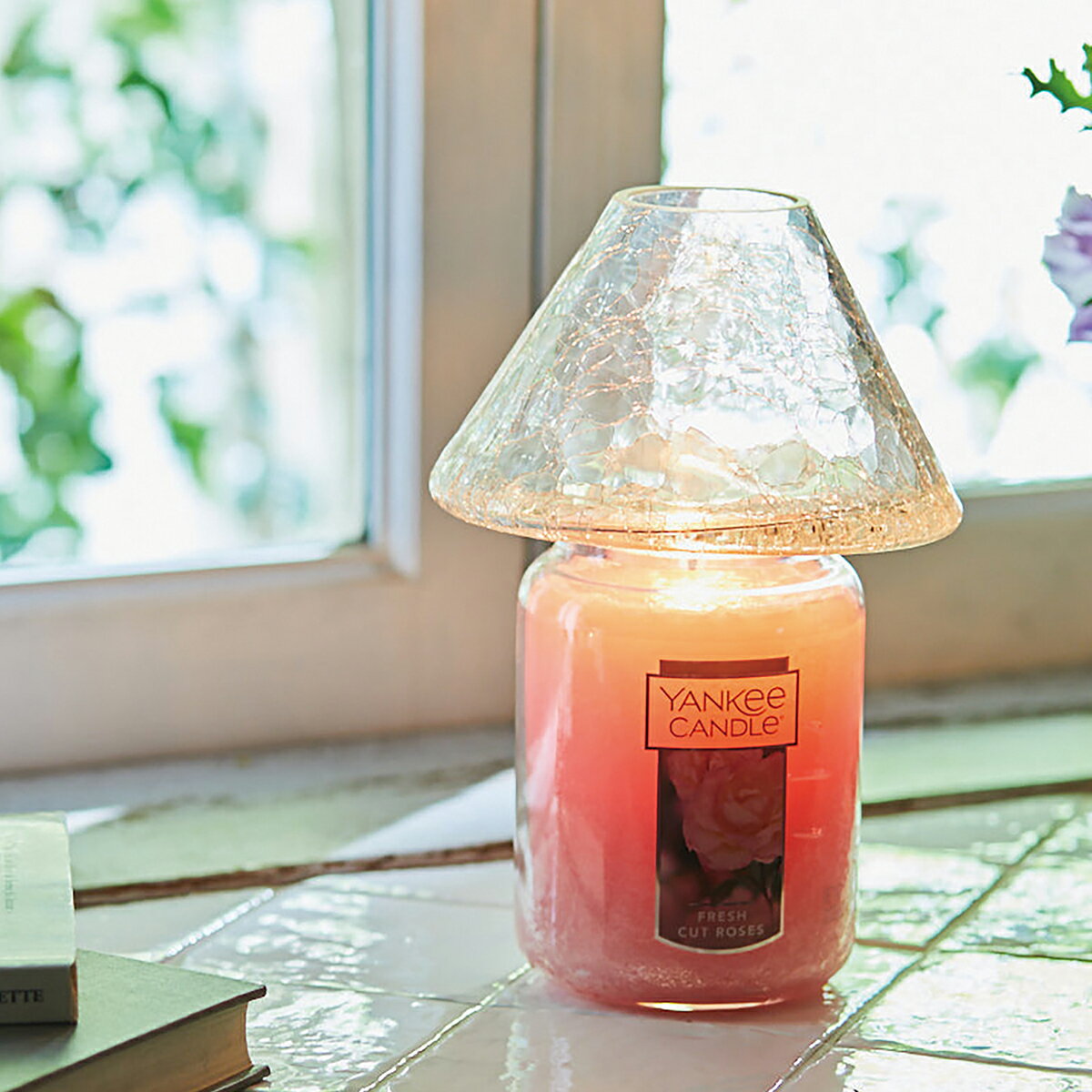 YANKEE CANDLE/ヤンキーキャンドルYCジャーL03フレッシュカットローズYK006-05-03リンゴの皮 グリーンリーフ シトラス レッドローズ ゼラニウム ホワイトパウダー ムスク フレグランス インテリア プレゼント ルームフレグランス 母の日 2