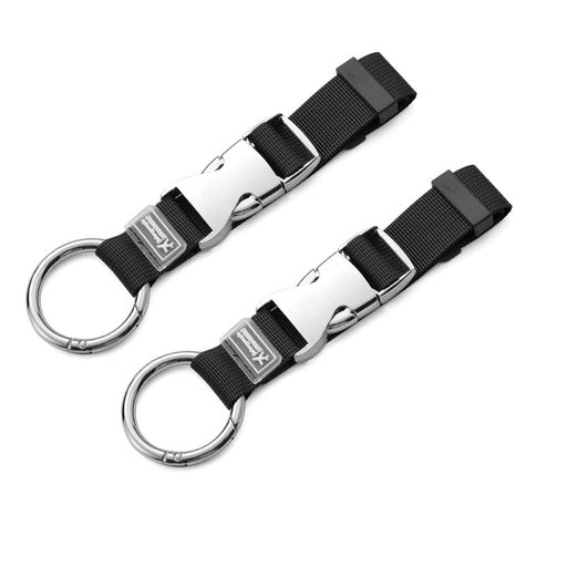 【高強度合金バックルで抜群の耐荷重】 フル合金製バックルを採用。耐荷重性に優れ、範囲内であればどんな重さでもしっかり対応。 【長さ自由調節でぴったりフィット】 簡単に長さやきつさを調整可能。スーツケースやバッグに合わせて自在に調節でき、快適な使用感を実現します。 【携帯性抜群、いつでもどこでも使える】 ポケットに収納できるコンパクトサイズ。軽量で持ち運びラクラク。必要なときにサッと取り出してすぐに使用できます。 【両手を自由に、快適な移動を】 バッグや荷物を掛けることで両手がフリーに。移動中の負担を軽減し、買い物や旅行をもっと楽に、もっと快適にします。 【多用途対応、シーンを選ばない】 スーツケース、リュック、ショッピングバッグはもちろん、外出時には上着を掛けることも可能。アウトドアから日常使いまで、多彩なシーンで活躍します。