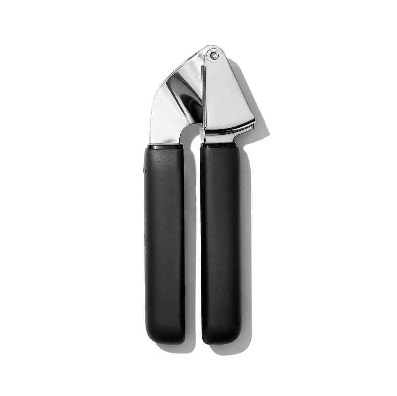 OXO オクソー ガーリック プレス にんにく絞り 片手で握るだけ 簡単 つぶせるサイズ:縦35x横65x高さ175mm本体重量:270g素材・材質:ステンレス鋼/ポリプロピレン/ABS樹脂/熱可塑性エラストマー(80℃)生産国:中国