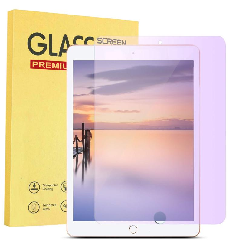 【ブルーライトカット】iPad 9.7 フィルム(第6/5世代)Air2 / Air/The New iPad 9.7インチ 0.3mm 強化 ガラス【対応機種】New iPad 9.7インチ（2018/2017年新型） / iPad Pro 9.7 / iPad Air 2 / iPad Air 専用ガラスフィルム。【ブルーライトカット機能】先進ブルーライトカット反射技術によりブルーライトを大幅にカットでき、目に掛かる負担を軽減し、ディスプレイを長時間眺める方に効果を発揮します。【保護性が優れる】ブルーライトカット率92％　薄さ0.33mm　硬度9H 2.5Dラウンドエッジ加工　高透過率98％　飛散防止処理旭硝子素材を使用。世界最先端のテクロジーを誇る旭硝子社製の9H強化ガラスフィルムです。鍵などの硬い金属と一緒にカバンに入れても傷つきません。飛び散り防止加工、万が一破損する場合にもほとんど飛び散らなく、ご年配の方やお子さんに安心です。最後まで保護を徹底できます。【圧倒的に鮮明な画面と快適操作を実現】 画面を美しいまま保てる特殊コーティングを施しているので、油分・汚れ・水滴等が付きにくく、付いてもさっと一拭きするだけで、綺麗に元通り。また、iPad 9.7/iPad Air2の液晶画面本来の滑らかな触り心地を実現しています。【硬度9H】業界最高クラス素材、9H硬度の高品質な強化ガラスなので、日常的な使用範囲内では傷つけることはありません。また高い透過性、超薄型設計で、汚れも防ぎます。