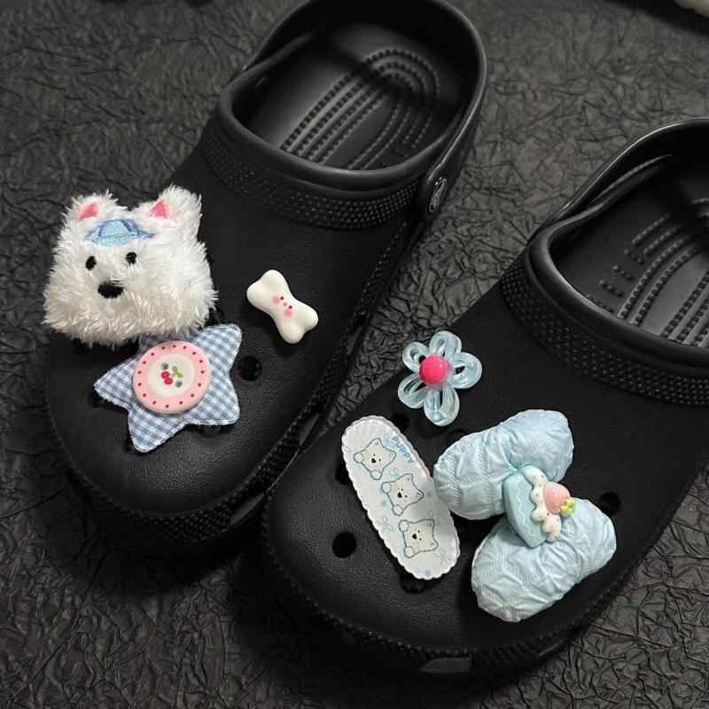 クローグ アクセサリー かわいい ぬいぐるみ 西高地白テリア 犬 モチーフ バックル チャーム 蝶結び リ..