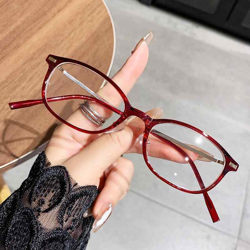 ・カテゴリ: 老眼鏡・レンズ素材: PC・機能: ブルーライトカット・柄: 龍鳳柄・カラー展開: モカブラウン,グロスブラック,クリアレッド,クリアティー,クリアグレー・度数: ブルーライトカット度なし,+100,+150,+200,+250,+300,+350,+400・スタイル: ビジネス,カジュアル,エレガント,ミニマル,シンプル,ファッション・フレームタイプ: フルフレーム・フレーム素材: PC・形状: オーバル・: 小顔
