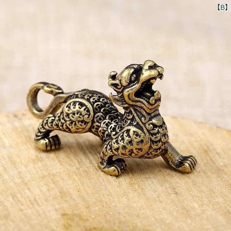 櫻花舎楽天市場店のキーホルダー 貔貅 麒麟 真鍮製 ブラス アンティーク調 彫刻 金属製 アクセサリー 車用鍵 チャーム お守り 風水 縁起物 ギフト プレゼント ゴールド レトロカラー｜アングル3
