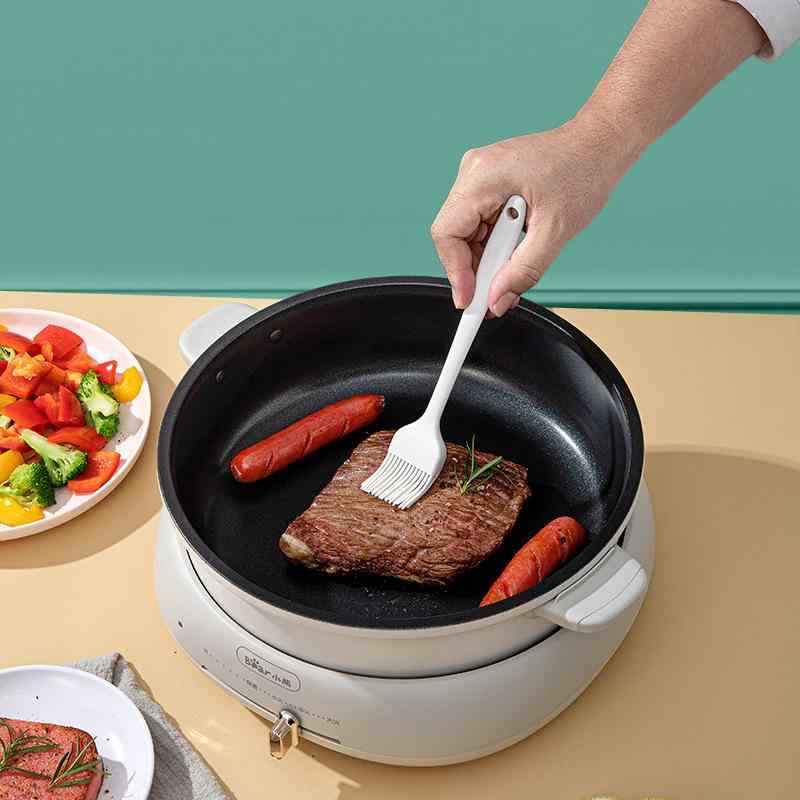 ・素材: シリコン・サイズ展開: 刮刀, 油刷, ミニ食物夾, 打蛋器白色, 小湯勺, 小煎鏟・スタイル: モダンシンプル・特徴: 4点セット（スクレイパー、オイルブラシ、ホイッパー、フードクリップ）