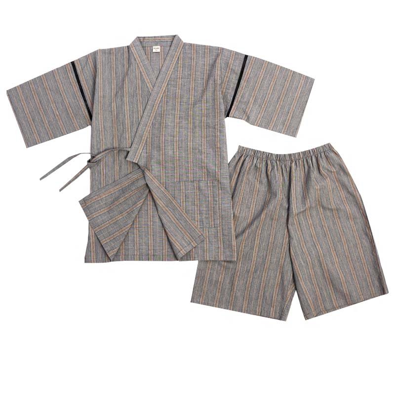 サイズ表サイズ着丈(cm)胸囲(cm)肩幅(cm)袖丈(cm)袖口(cm)パンツ丈(cm)ヒップ(cm)裾幅(cm)M751185925.5235511633L781266326.524.55912034XL801326627.525.56312836サイズ表（体型参考）目安身長目安体重(kg)M82.5〜86L85〜87.5XL86.5〜92.5サイズは平置きでの実寸です。測り方により1〜3cmほどの誤差があります。体型参考は目安であり、測り方による誤差がある場合があります。 この商品はゆったり版で、一般的なサイズより1サイズ大きめです。商品仕様スタイルシンプル加工ウォッシュ加工パンツ丈5分丈素材綿生地厚400gウエスト仕様ゴム用途ルームウェア袖丈半袖襟元Vネック前立て斜め開き袖デザインドロップショルダーシルエットゆったりカラーカーキイエローサイズM、L、XL