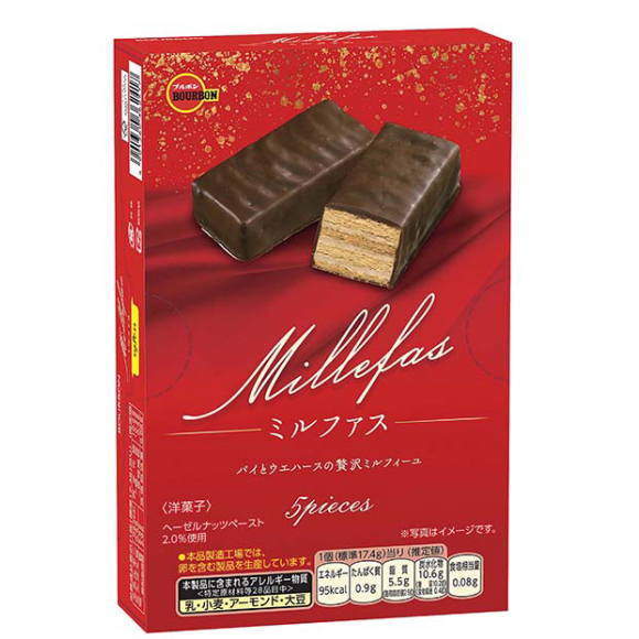 名称 チョコレート菓子 内容量 5個 原材料 砂糖、小麦粉、カカオマス、マーガリン(乳成分を含む)、植物油脂、ショートニング、全粉乳、ホエイパウダー(乳成分を含む)、でん粉、きなこ(大豆を含む)、バター、食塩/加工デンプン、乳化剤(大豆由来)、着色料(カラメル、カロテン)、膨脹剤、香料 保存方法 直射日光をさけ、28℃以下の湿気の少ないところで保存して下さい。 賞味期限 パッケージに記載 製造者 株式会社ブルボン 新潟県柏崎市駅前1丁目3番1号 備考