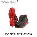 商品情報 メーカー名 PFANNER ファナー 商品名 ボア セグロ ローシューズS3 製品の説明 ボア セグロ ローシューズは軽くて丈夫な安全靴です。補強されたヒールは、最大の形状保持を提供します。特許取得済みのBOA®システムにより、素早く簡単に着脱でき、シューレースの正確な調整により、靴に完璧にフィットします。高い可視力を持つ3CON®テクノロジーで視認性を高めます。また、アイレットとシューレースが摩耗しないため、シューズの耐久性が向上し、補強された革のシュータンは、木っ端や火花から守ります。軽量で履き心地も快適で、通気性も抜群です。TPU VIBRAMソールによって、滑りにくく耐摩耗性に優れています。 ※ボアが破損した場合は、ボア社により無償で交換可能です。 ※実物と多少デザインが異なる場合がございます。予めご了承ください。 ・特許取得済BOA®システム ・片手で脱ぎ履きがスムースで容易 ・メタルフリーの保護キャップとソール ・TPU製のつま先 ・ソールの摩耗が少ない ・補強されたヒール ・木っ端や火花から守れるよう補強された革のシュータン ・自分で汚れを落とすことが出来る表面処理 ・視認性を向上させる3CON®反射