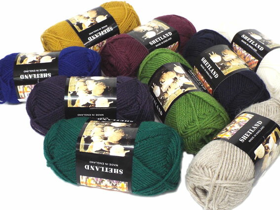 40g玉巻　糸長90m　英国羊毛100％　棒針5号〜7号 かぎ針4号〜6号［1袋10玉入り］表示価格と販売は1玉単位です。 イギリスのシェットランドウールの毛糸、色も品質も最もイギリスらしい毛糸、アラン模様などのセーターやメンズセーターなどに向いています。実物と近い色で掲載を心がけておりますが、ご覧いただく環境によっては違いが出る場合がございます。ご了承ください。左側の画像は画面上でクリックしていただくと大きくご覧になれます。　実物と近い色で掲載を心がけておりますが、ご覧いただく環境によっては違いが出る場合がございます。ご了承ください。＊特別割引実施中！！2023年秋冬に更新しました。当店は3980円（税込み）以上お買い上げで送料無料の「39クラブ」に入会しました。（北海道、沖縄、離島は対象外です。3980円（税込み）以下お買い上げのお客様には（北海道、沖縄、離島を含め）日本郵便レターパックプラス便にてお送りもできます。（全国一律520円）土日祭日の配達は在りません。（注）通常はヤマト宅急便でお送りしますが少数玉お買い上げの場合は基本的に日本郵便レターパックプラス便でのお届けになります。（北海道、沖縄は2口でお送りしても安いです）当店の判断でお送りすることもあります。ご了承ください。　実物と近い色で掲載を心がけておりますが、ご覧いただく環境によっては違いが出る場合がございます。ご了承ください。左側の画像は画面上でクリックしていただくと大きくご覧になれます。　