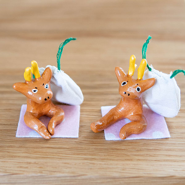 Rakuten - 鹿の置物【ぴぺたぺぴた】(インテリア雑貨 置物 小さめ 動物 しか シカ)日本製 ハンドメイド 北欧 雑貨 贈り物 ギフト おしゃれ 大人かわいい
