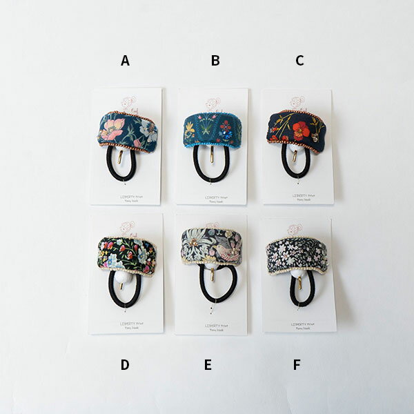 ヘアゴム付きリバティプリントポニーフック 大人っぽい花柄のヘアフック【Oeuf】(ヘアフック/ヘアーフック/ヘアカフ)日本製 ハンドメイド 北欧/雑貨/贈り物/ギフト/おしゃれ/かわいい/プチプラ/プチギフト 入学祝い/卒業祝い/誕生日/退職祝/引っ越し/結婚祝/就職祝い