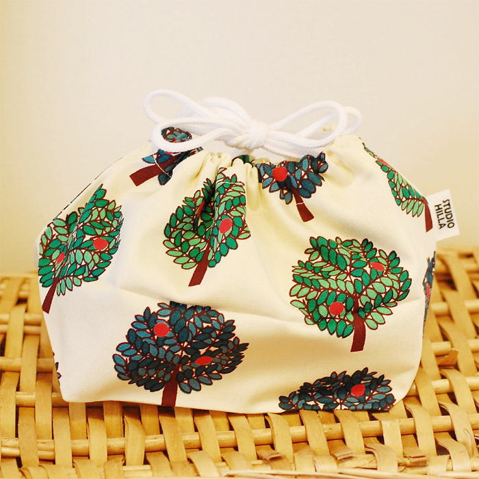 スタジオヒッラ ランチ巾着 【STUDIO HILLA】(弁当箱入れ/収納/バッグ/ポーチ)グッズ 北欧/雑貨/贈り物/ギフト/おしゃれ/かわいい/プチプラ/プチギフト クリスマスプレゼント/入学祝い/卒業祝い/誕生日/退職祝/引っ越し/結婚