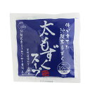 名称 即席スープ（もずくスープ） 内容量 152.4g（味付もずく50g×3、七味唐辛子0.3g×3、乾燥ねぎ0.5g×3） 原材料 味付けもずく[もずく（沖縄県産）、食塩、たん白加水分解物（大豆を含む）、しょうゆ（小麦を含む）、砂糖、果糖ぶどう糖液糖、発酵調味料、でんぷん分解物、昆布エキス、シークワーサー果汁、かつおエキス/調味料（アミノ酸等）、酒精、カラメル色素] 七味唐辛子[陳皮、赤唐辛子、ゴマ、あおさ、山椒] 乾燥ねぎ[ねぎ] 保存方法 直射日光・高温多湿を避けて冷暗所にて保存 製造者 株式会社　沖縄海星物産沖縄県糸満市西崎町4-17-13 配送タイプ ※もずくは、稚エビや他の海藻類が混じる事がありますが、人体に影響はございません。 エビアレルギーの方については十分にご注意下さい。