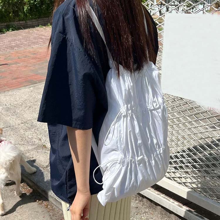 リュック 軽い 大容量 大人 韓国 大きめ 女子 リュックサック バッグ 無地 巾着 ナ...