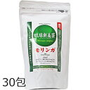 「琉球新美茶」は、沖縄県産モリンガ葉を100％使用した美味しいモリンガ茶。 モリンガにはギャバやカルシウム、ポリフェノールなど90種類以上もの栄養素が含まれていますので、手軽に栄養が摂れます。 農薬不使用・無添加・無着色ですので安心して琉球新美茶をお飲みいただけます。 商品説明広告文責美らハーベール 050-1373-8763 メーカー名、又は販売業者名アクアグリーン沖縄 区分お茶製造国日本製 内容量2g×30包賞味期限製造日より2年成分表示モリンガ葉100％【　モリンガとは？　】 モリンガとは北インド原産の木で、亜熱帯〜熱帯地方に自生する5m以上にも達し、干ばつに強いのが特徴です。 モリンガの種や樹皮、実などはすべて利用することができ、様々な栄養素を90種類以上も含んでいます。 琉球新美茶は、沖縄産モリンガ100％の健康茶です！ 【　琉球新美茶のお召し上がり方　】 1リットルの熱湯に琉球新美茶のティーパックを1包入れて4〜5分蒸らし、冷めましたら冷蔵庫に入れてお早めにお飲み下さい。 ホットでも美味しくいただけます。 ※妊娠中の方は琉球新美茶（モリンガ茶）の飲用はおひかえください。