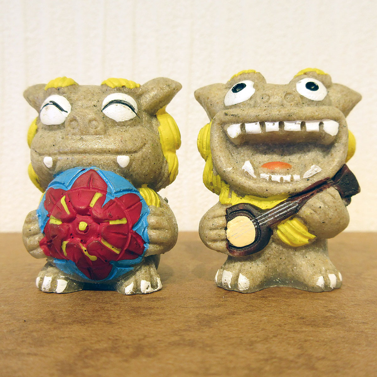 三線花笠シーサー （黄） 沖縄土産 沖縄 お土産 シーサー 厄除け 魔除け 玄関 置き物 風水のサムネイル