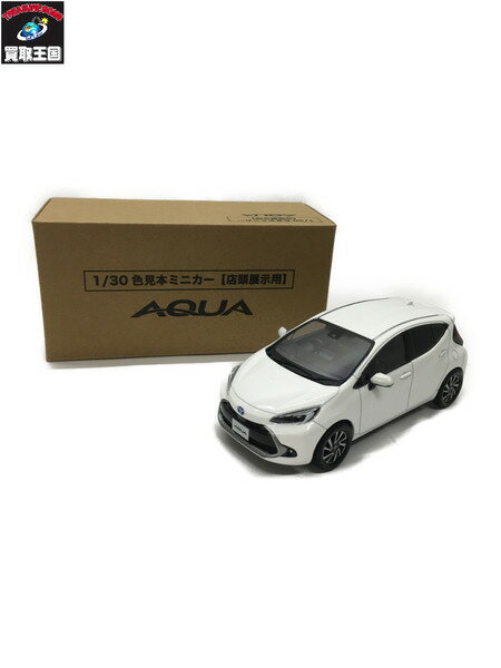 ●メーカー：トヨタ●商品名：カラーサンプル Aqua　040 スーパーホワイト2●スケール：1/30●車種（メーカー/車名）：　Aqua　040 スーパーホワイト2●JANコード：---●商品状態：『中古』/『開封ずみ』　パッケージ状態：『状態良好』　本体状態：『ダメージあり』※買取品の為、未開封・未使用品であっても【中古】と表示しております。※外箱にのみダメージがある場合でも、『使用感のあるお品』と表現する場合がございます。●備考：ヨゴレ等の一般的な使用感がございます。シール一部使用済みです。:::::::::::::::::::::::::::::::::::::::::::::::::::::::::::::::::::::::::::::::::::■3万円以上クレジット決済ご利用のお客様へ■ご注文いただいた段階で、『お電話にてご本人様確認』の連絡をさせていただく場合がございます。※7日以上 確認が取れない場合、ご注文がキャンセルとなってしまいますことご了承下さい。:::::::::::::::::::::::::::::::::::::::::::::::::::::::::::::::::::::::::::::::::::◆◆ご購入頂く際の注意とお願い◆◆※中古品であることをご理解頂き、状態など画像にてご確認下さい。※リユース品の為、経年劣化や傷、ホコリの付着や若干の生活臭などが見られる場合がございます。※パーツや付属品は画像に載っているもので全てです。※お客様のモニター環境等により、実際の色とは異なる可能性がございます。※他のお客様の注文直後など、データ反映のタイムラグにより、商品をご用意できない場合がございます。ご不明な点は、取り扱い店舗までお問い合わせ下さい。