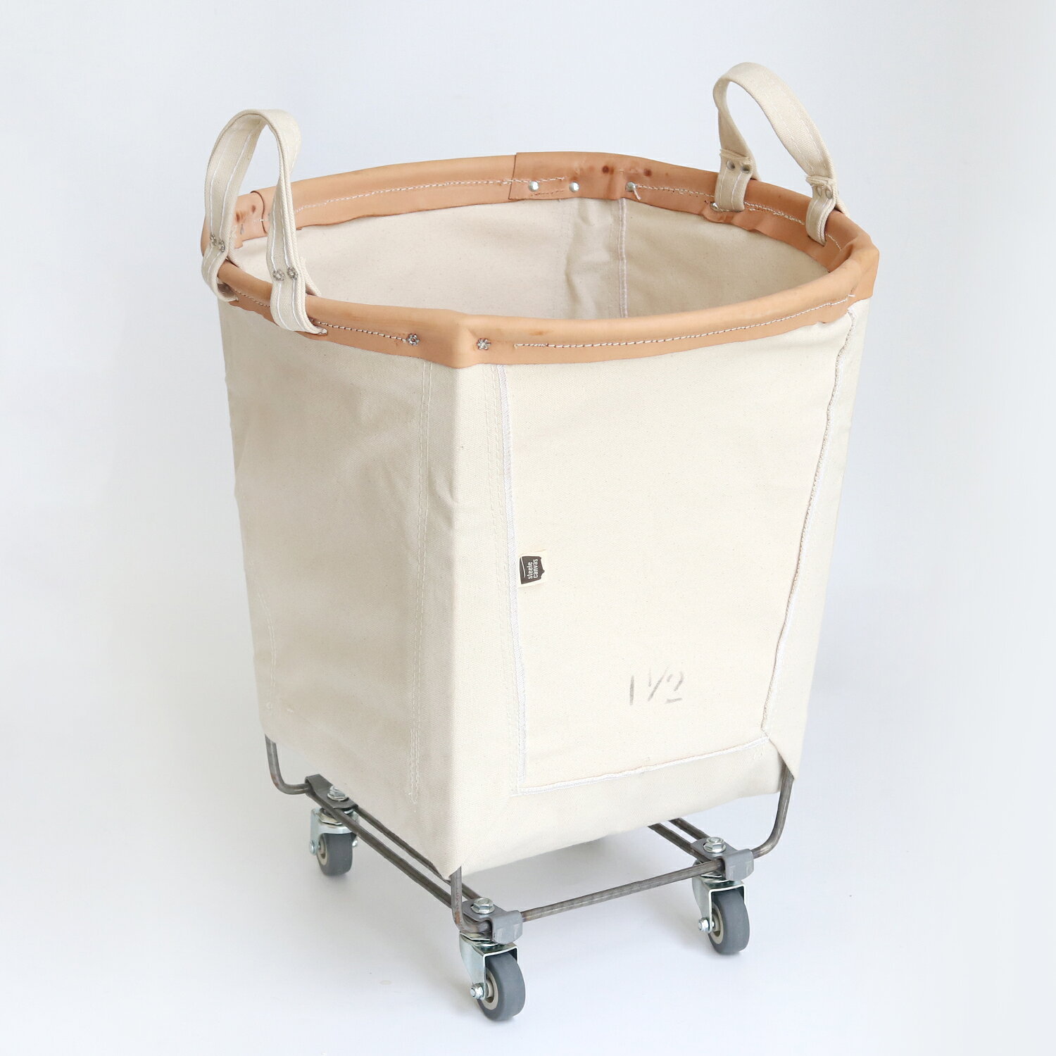 【お得な5のつく日★ポイント10倍】STEELE CANVAS BASKET[スチールキャンバスバスケット]ROUND CASTER BASKET #186 1.5bu (white×tan leather rim)[バスケットワゴン ラウンド型 大容量 キャスター移動 革 持ち手付 収納 ランドリー 衣類 アメリカ] okotico-10041663 CDC general store サンプル画像3