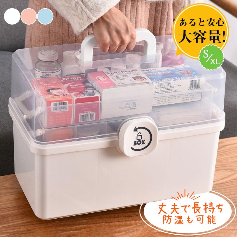 ※ご注文が集中した場合、物流倉庫の混雑等により、発送が遅れる場合がございます。その際は、ご希望の配達日時にお届け出来ない場合がございますので、予めご了承くださいませ。 ※商品写真はできる限り実物の色に近づけるよう加工しておりますが、モニター設定、お部屋の照明等により実際の商品と色味が異なる場合がございます。 ※機械による生産のため、生地の継ぎ目の若干のズレや、形やサイズに多少の誤差が生じる場合がございますが品質上の問題はございません。予めご理解下さいますようお願い致します。 商品の仕様は、製造元の都合により予告なく変更することがあります。また、突然の欠品等で商品手配の遅れや手配ができない場合がございますので、ご了承ください。 お届けした商品に不備がございましたら、お届け後5日以内にご連絡ください。早急に対応させていただきます。なお期日を過ぎた場合はお受け致しかねますので予めご了承ください。 ■商品説明 シンプルでも収納容量は十分。お持ちの救急品や常備薬を一緒に入れていただけます。 きれいにすっきり収納されて使いたい薬が一目瞭然 ！ 薬品をすっきり収納できるそうです。収納が苦手な方にもおすすめの救急箱となっております。 大切な医薬品を湿気などから守るので薬が必要な時も安心して服用できます ■サイズ:cm S:15.5*15.5*16 M:29*16*15.7 L:34*19*21.5 XL:39*21.5*26.5 ■素材 PP、その他。 ■キーワード 救急箱 薬箱 メディカルボックス 医療箱 応急処置 家庭用 車載用 防災 救急箱おすすめ きゅうきゅうばこ くすり収納 外傷用救急箱 家庭用救急箱 救急ボックス 薬ボックス 薬収納 ケース メディスンボックス ツールボックス 救急 ファーマシーボックス ファーストエイドボックス リビング 居間 オシャレ 北欧 便利