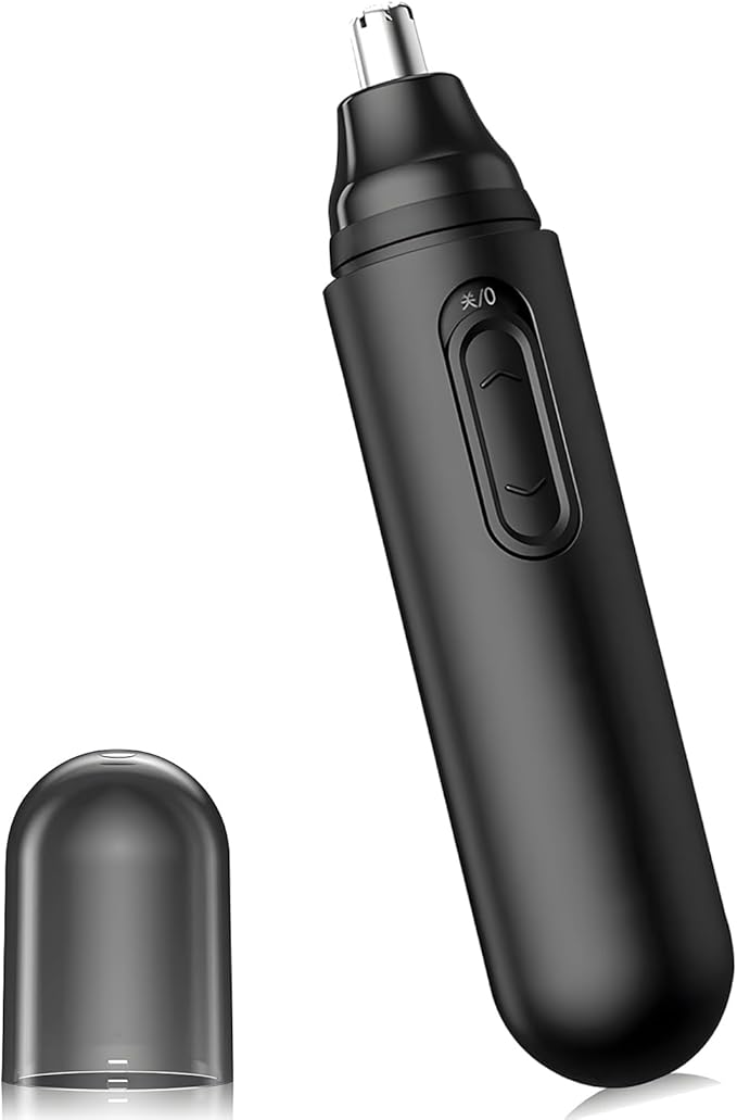 商品説明 商品仕様 【USB充電式鼻毛カッター】鼻毛カッター メンズは高性能リチウムイオン電池を内蔵しており、付属のType-Cケーブルでかんたんに充電することができます。いつでもどこでもお手軽に充電でき。スマートフォン用のUSB充電器でも充電は可能なので外出先での充電も便利です。 【一台3役の多機能電動鼻毛カッター】鼻毛だけでなく、眉毛トリマー、耳毛もケアできる多機能なエチケットカッターです。デュアルエッジ刃を採用するので、側面からの毛だけではなく、上から入る毛もカットできます。また、人間工学に考えれた立体的な弧線デザインで鼻腔の肌に優しくて安心できます。安全性が高く、無駄毛を素早くカットでき、鼻腔にもびったりとフィットし、奥まできれいにカットできます。 【静音設計＆コンパクト仕様】鼻毛カッターは、マッドなボディに操作しやすいスイッチを備え、手になじみ使いやすいものとなってます。サイズは12.6 × 2cmと重さも60gです超小型なので携帯にも便利です。したがって自宅だけでなく、職場や出張、旅行先でも、どこにでも持ち運びができます。また本製品は静音設計なのでいつでも気軽にご使用できます。 【IPX6防水＆お手入れが簡単】電動鼻毛剃りは防水できます。鼻毛切りの先端は、外して直接にすすぐことができ、残留物や細菌の繁殖を防ぎ、いつでも清潔に保つことができます。鼻毛カッター 充電式はヘッドを取り外して洗うこともできます。 ユニークな双頭清掃ブラシは、鼻毛カッター usb充電式を簡単にお手入れができながら、鼻毛カッターの清潔を保つことができます。 注意事項 サイズにつきましては平置き採寸となります。生地や個体差により1~2cmの誤差が生じる場合がございます。 PC環境や撮影状況などの違いにより実際のお色とは若干異なる場合がございます。 ※その旨ご考慮頂き、参考にして頂ければ幸いです。 在庫・発送について 発送について ●土日・祝日は休業日とさせて頂いております。 ●弊店は発送時間の指定を承っておりませんので、ご了承ください。 在庫について ●商品によっては、弊社運営の多店舗と在庫を共有しているものがございます。 ●ご注文頂くタイミングによっては、ホームページ上で在庫がある商品も欠品になる場合がございます。 ●入荷待ち/突然に在庫切れの商品に関しましては、別途メールにてご連絡差し上げます。 ●ご了承の上ご注文下さいます様お願い申し上げます。