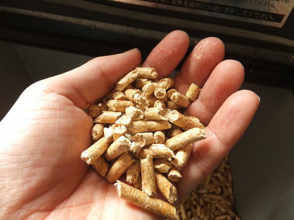 奥美濃の里木質ペレット ストーブ用 燃料 猫砂 10kg 16.5L 岐阜県産杉・桧使用通販格安セール情報 楽天 通販