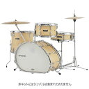 VOX TELSTAR Maple アイコニックなルックス、メイプルのサウンド・クオリティー VOX Telstar Mapleは、大人気のVOX TELSTAR 2020にメイプル・シェルを採用し、外観を一新しました。 SAKAE OSAKA HERITAGEの監修のもと、60年代のVOXを象徴するドラム・セットをイメージした楕円形のバスドラムの形状はそのままに、あらゆるドラマーに最適な全く新しいサウンド・パレットを提供します。 新しいサウンド・ホライズン この新しいキットは、以前のVOX Telstar 2020を素晴らしいものにしたすべてのものを取り入れ、音響性能を向上させています。SAKAEの技術開発チームの厳格な監修の下、暖かみのある音色、深みのある低音、クリアな中高音域が特徴のメイプルを採用し、バランスのとれたドラム・キットに仕上がっています。 前作に続いて、特徴的な楕円形のヘッドは、2つの異なるサイズのバス・ドラムを1つに収めることができないか?という画期的なコンセプトに基づいて考案されました:バス・ドラムのピッチやハーモニクスはヒットする場所によって異なるため、プレイヤーの演奏により多くの可能性と柔軟性を与えてくれます。 バス・ドラムのヘッドは、ヘッド・メーカーの間で伝説的な存在であるREMO USAによる特別製で、最高のサウンド、品質、耐久性、実用性を保証します。 新しいルックス VOX Telstar Mapleは、ボディ・シェルに天然木を使用したエレガントな仕上がりで、バス・ドラムには味のあるブラック・フープを採用しており、どんなステージやレコーディングスタジオにもマッチします。ユニークな形をしたバス・ドラムは視覚的にも魅力的で、観客の誰もが魅了されることでしょう! それだけでなく、VOX Telstar Mapleのシンプルさは、これを簡単にセットアップして演奏することができ、驚くほどの汎用性を備えたドラム・キットにしています。 ドラム・スタンド、キック・ペダル、ハイハット・スタンドがセットになっているので、シンバルとスローン以外に追加のハードウェアを購入する必要はありません。準備は万端です! SPECIFICATIONS バス・ドラム:オリジナルサイズ(18インチ+12インチx 13インチ) REMO USA製ホワイトコーテッド・ヘッド(フロント/バター) タムやシンバルをマウント可能 タム:13インチ×7.5インチ、6/12 Lug ホワイトコーテッド・ヘッド(トップ/ボトム) スネア:14インチ×5インチ、8Lug ホワイトコーテッド・ヘッド(トップ)、クリアヘッド(ボトム) フロア・タム:16インチ×15.5インチ,8/16 lug ホワイトコーテッド・ヘッド(トップ/ボトム) ハイハット・スタンド:ビンテージ・フラットベース・スタンドとオリジナル・ペダル スネア・スタンド :ビンテージ・フラットベース・スタンド キック・ペダル :ビンテージ・キック・ペダル *　シンバルは付属していません