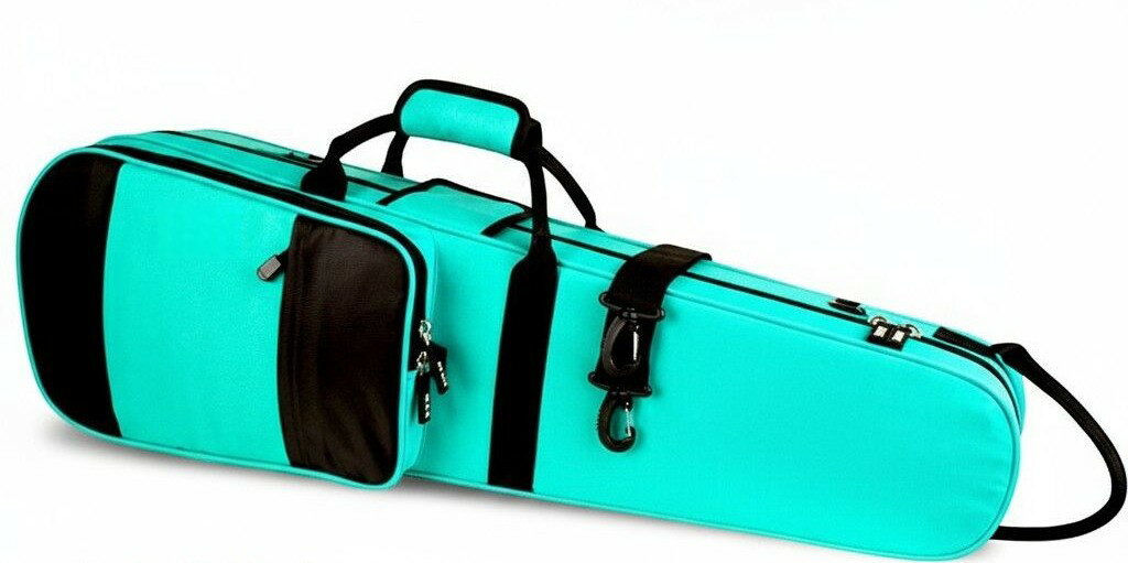 【商品特徴】 ◎ボディーに軽量かつ堅牢性ポリエステル系繊維製4/4バイオリンケース。 ◎内部の収納には、弓を2本、肩当ての収納スペースを標準装備 ◎大き目の小物入れと、小さな楽譜であれば、ケースの底に収納可能 ◎ケース内中央の指板のホールドはマジックテープで固定。 ◎楽器に合わせてぴったりホールドで安心な持ち運びが可能。 【商品スペック】 ●600Dポリエステル系繊維 ●外寸（約）長さ81×幅26×高さ12.0(cm) ●サイズ　　4/4 ●重さ　約1.70kg ●弓2本収納可能 ●3WAY(手提げ/ショルダー/リュック) ●［付属品］ストラップ×2 ※画像はイメージです。バイオリン本体は付属しておりません。