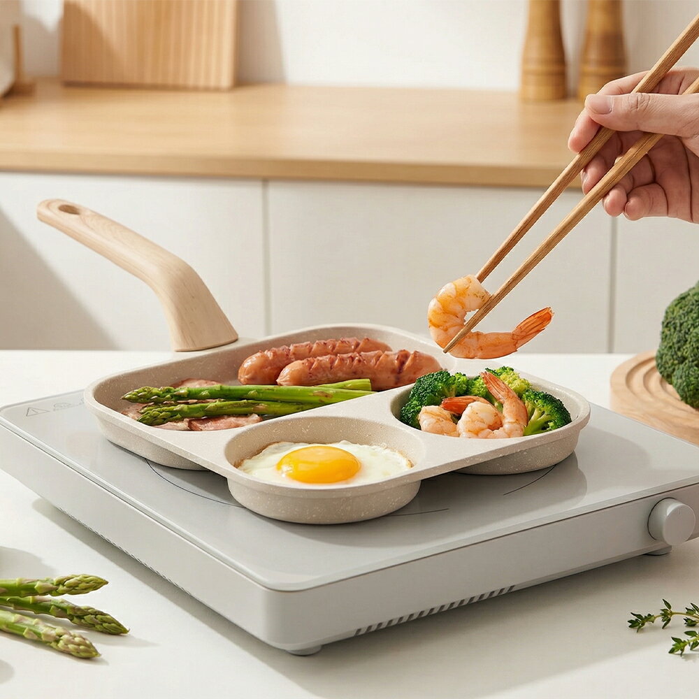 WANGYUANJI 卵焼き 目玉焼き フライパン 目玉焼きフライパン ノンスティック加工 仕切り付き 3口 卵焼きフライパン 焦げ付きにくい 木製ハンドル 軽量 IH ガス火対応 朝食 お弁当 時短調理に便利 2