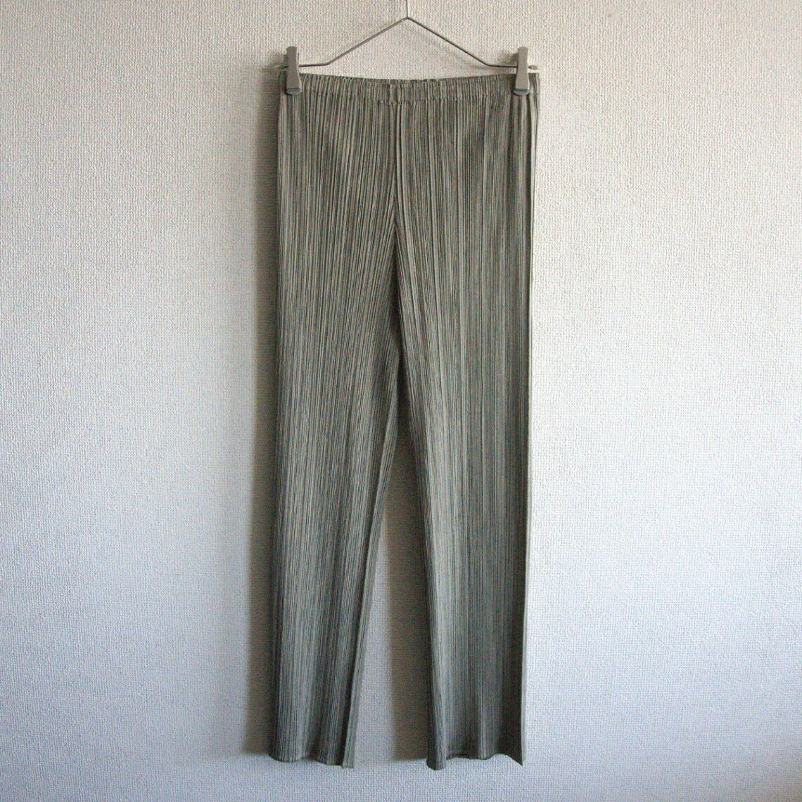 【美品】 PLEATS PLEASE【プリーツ パンツ】 プリーツプリーズ ISSEY MIYAKE イッセイミヤケ 25070837のサムネイル
