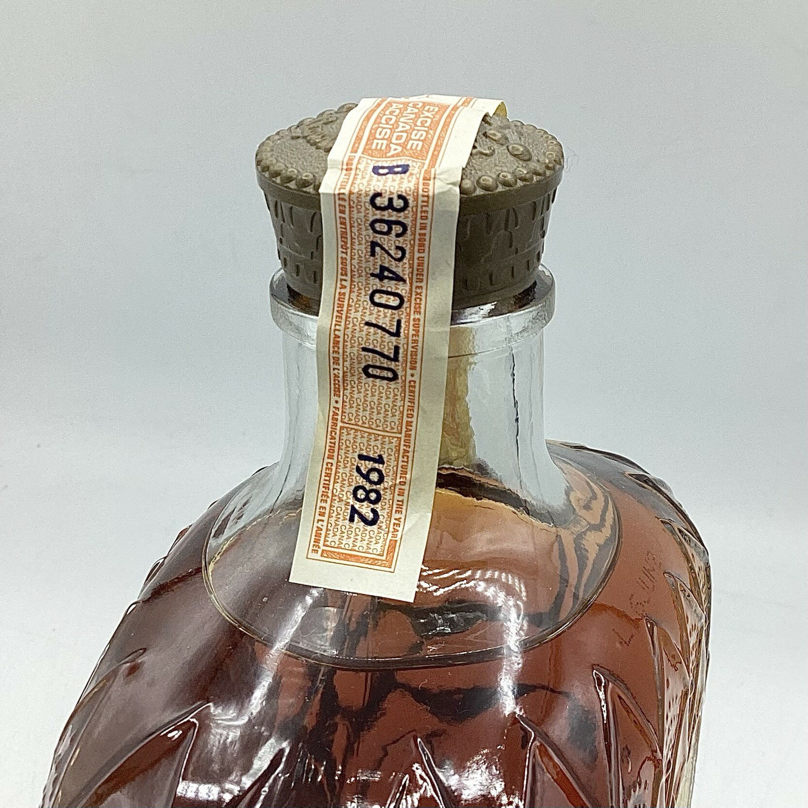 クラウンローヤル 1982 750ml 40％ Crown Royal 1982 オールドボトル ヴィンテージウイスキー【二次流通品】